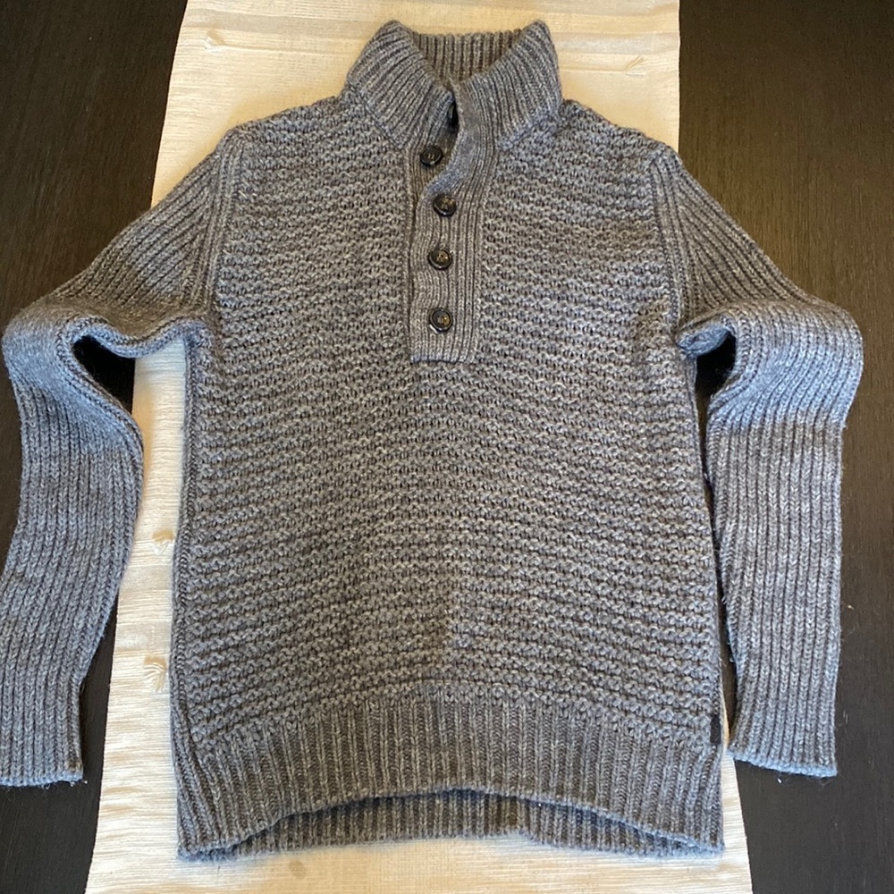 Hugo Boss sweater size Medium color grey. Mint condition